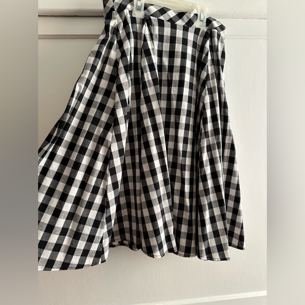 Eva rose size small fit and flare with pockets 🖤🤍